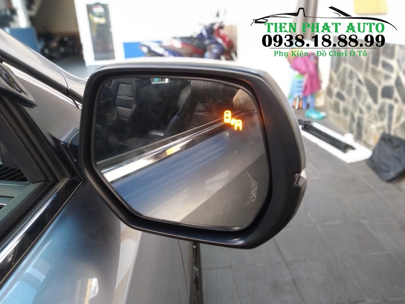 canh-bao-diem-mu-tren-guong-xe-kia-seltos